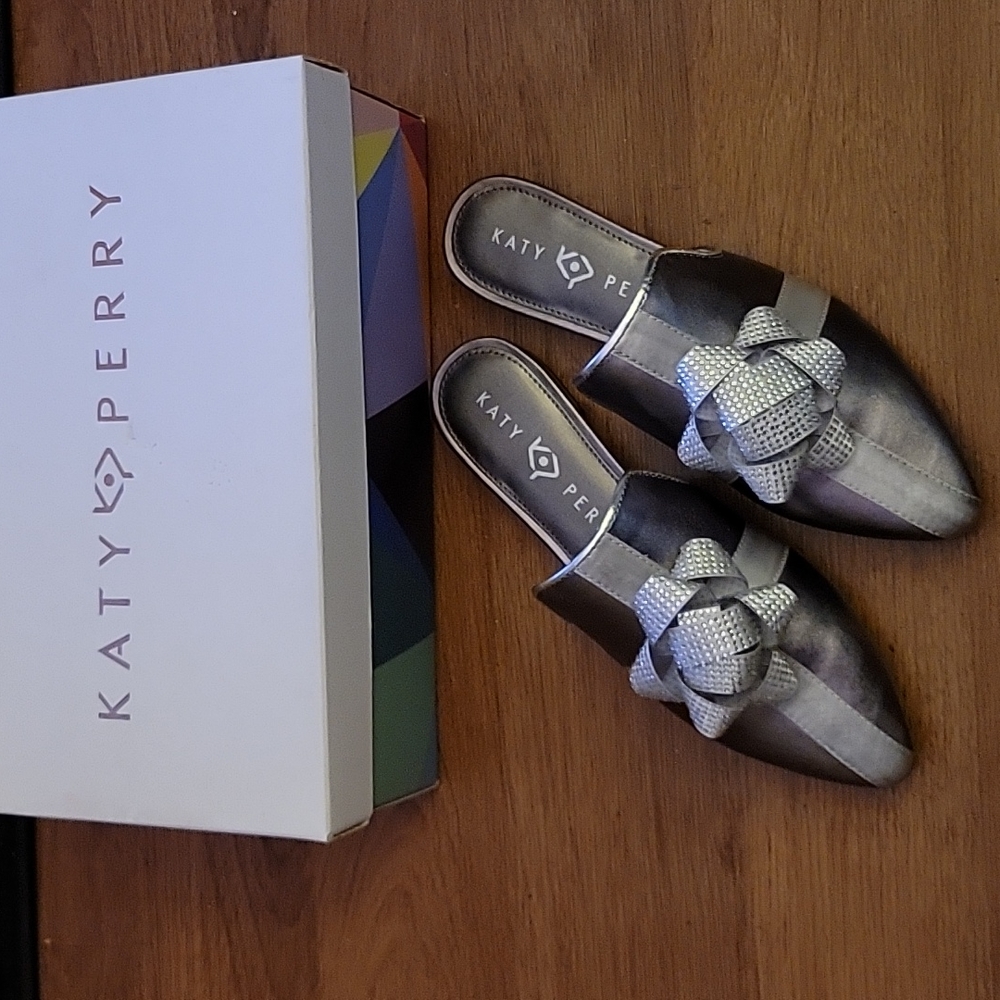 Katy Perry The Stephanie Mule Gunmetal silver flat shoes bow trim size 6M New